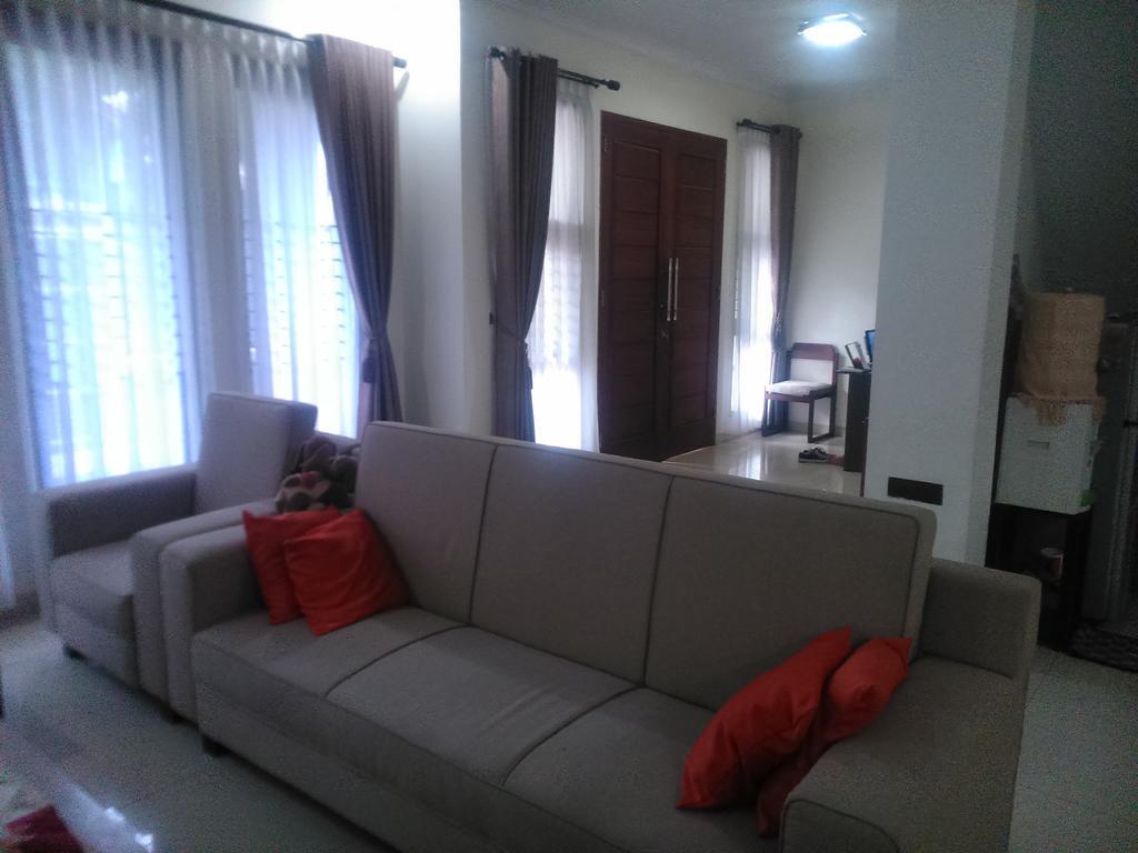 Rumah Sarwestri Bandung Exteriér fotografie